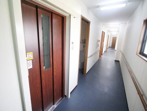 堺市の住宅型有料老人ホーム廊下